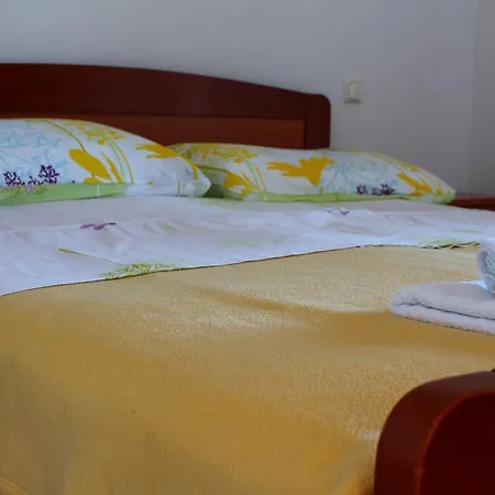 Studio Sveta Nedilja 13176a * Χβαρ